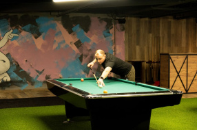Игра на бильярде